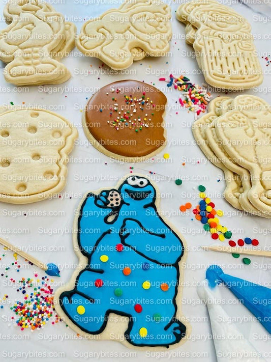 Cookie Decorating Kit, *INCLUDES 27 ITEMS* (Large Cookies) …… with 5 Icing bags and 3 Deluxe Sprinkles!… Plus 2 Bonus Cookies!