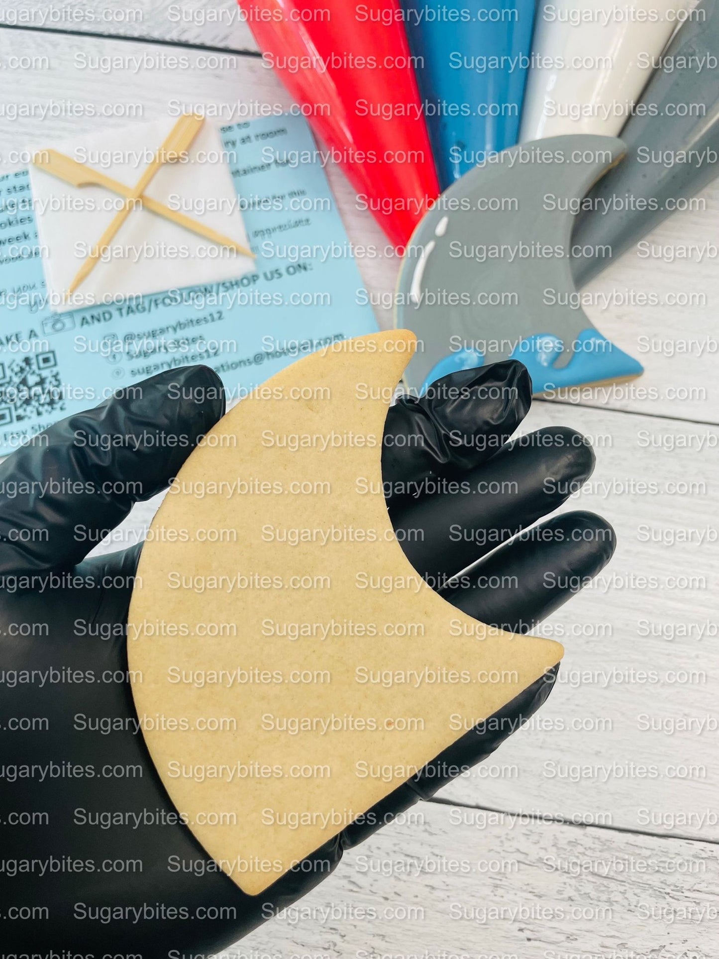 Shark Cookie Decorating Kit, *INCLUDES 24 ITEMS* (Large Cookies) …… with 4 ICING bags and 3 Deluxe Sprinkles!