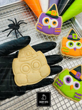 Load image into Gallery viewer, Halloween Cookie Decorating Kit, DIY Cookie Kit, (Large Cookies) ***INCLUDES 24 ITEMS*** With 4 Icing Bags &amp; 3 Deluxe Sprinkles!!!
