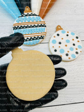 Load image into Gallery viewer, Winter Cookie Decorating Kit, Winter DIY Cookie Kit, (Large Cookies) ***INCLUDES 24 ITEMS*** With 4 Icing Bags &amp; 3 Deluxe Sprinkle!
