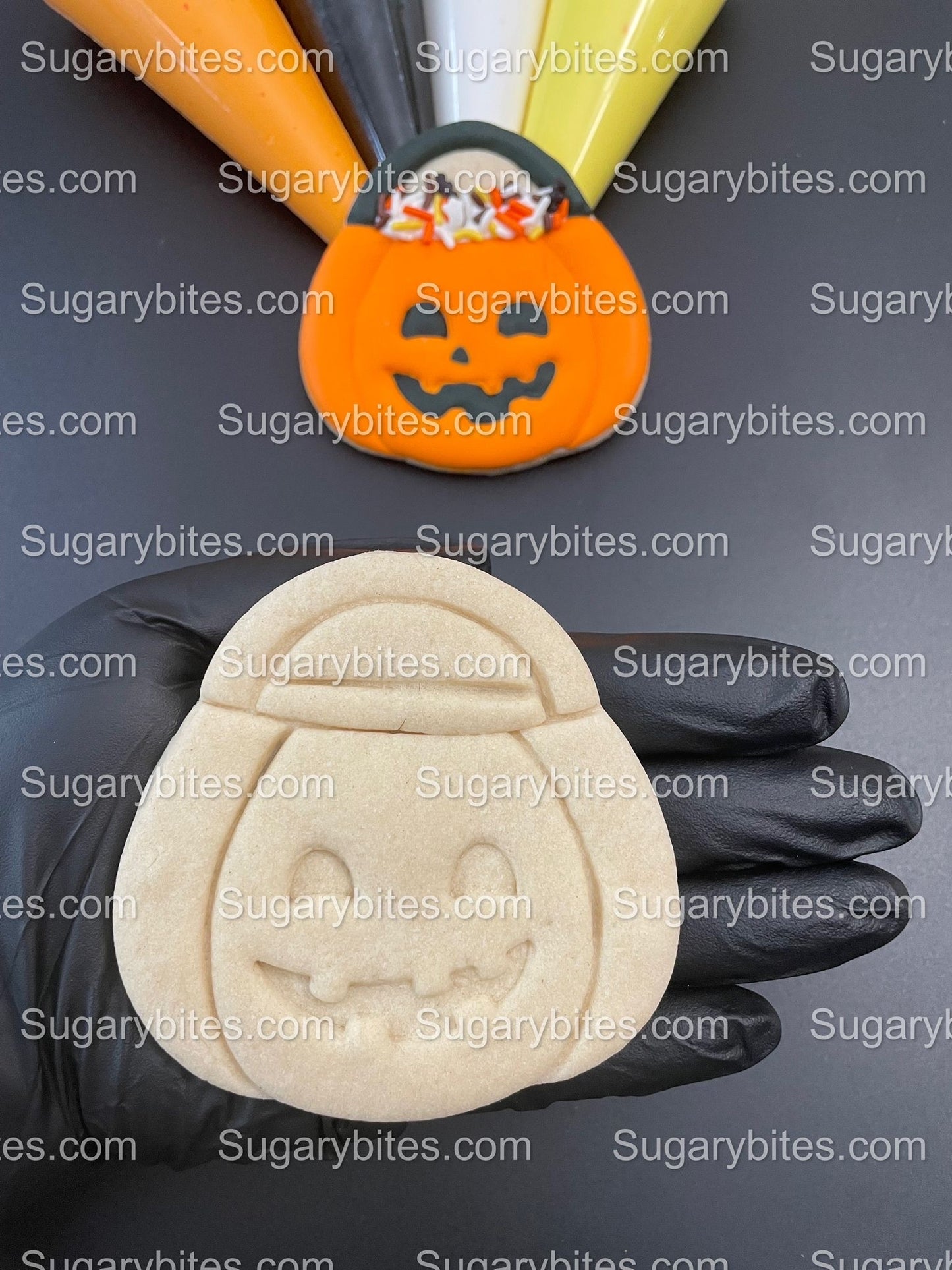 Halloween Cookie Decorating Kit, DIY Cookie Kit, (Large Cookies) ***INCLUDES 24 ITEMS*** With 4 Icing Bags & 3 Deluxe Sprinkle!
