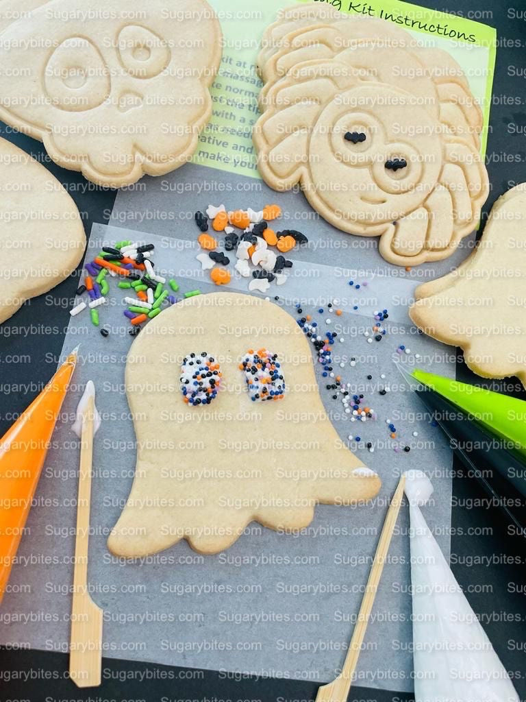 Halloween Cookie Decorating Kit, DIY Cookie Kit, (Large Cookies) ***INCLUDES 24 ITEMS*** With 4 Icing Bags & 3 Deluxe Sprinkle!