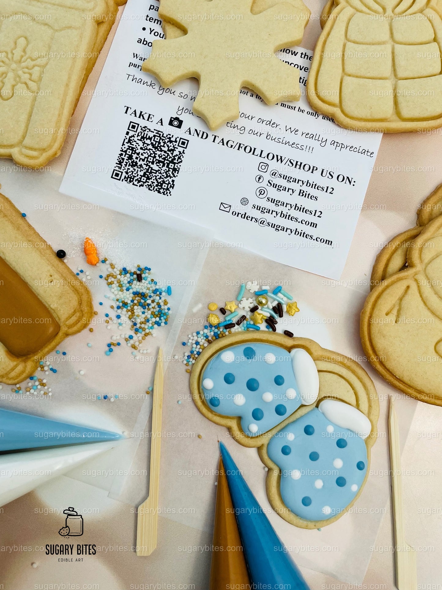 Winter Cookie Decorating Kit, Winter DIY Cookie Kit, (Large Cookies) ***INCLUDES 24 ITEMS*** With 4 Icing Bags & 3 Deluxe Sprinkle!!