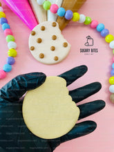 Load image into Gallery viewer, Sweet Treat Cookie Decorating Kit, Sweet Treat DIY cookie kit , **INCLUDES 24 ITEMS**, (Large Cookies), Deluxe Sprinkles Included!
