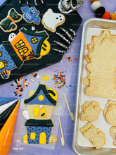Load image into Gallery viewer, Halloween Cookie Decorating Kit, DIY Cookie Kit, (Large Cookies) ***INCLUDES 24 ITEMS*** With 4 Icing Bags &amp; 3 Deluxe Sprinkle!!
