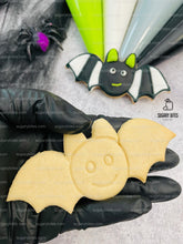 Load image into Gallery viewer, Halloween Cookie Decorating Kit, DIY Cookie Kit, (Large Cookies) ***INCLUDES 24 ITEMS*** With 4 Icing Bags &amp; 3 Deluxe Sprinkle!!
