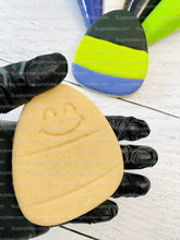 Load image into Gallery viewer, Halloween Cookie Decorating Kit, DIY Cookie Kit, (Large Cookies) ***INCLUDES 24 ITEMS*** With 4 Icing Bags &amp; 3 Deluxe Sprinkle!
