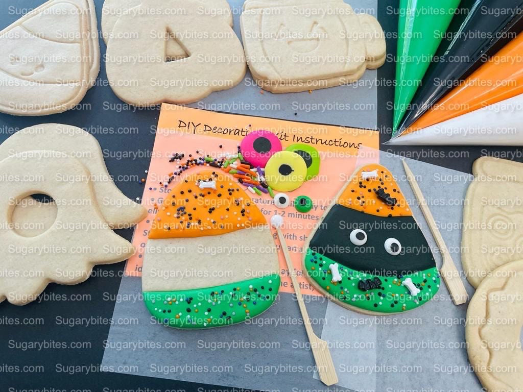 Halloween Cookie Decorating Kit, DIY Cookie Kit, (Large Cookies) ***INCLUDES 25 ITEMS*** With 4 Icing Bags & 4 Deluxe Sprinkle!