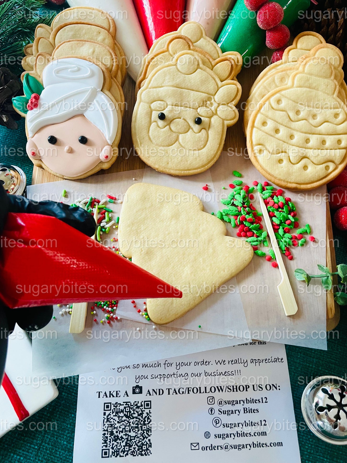 Christmas Cookie Decorating Kit, Christmas DIY Cookie Kit, (Large Cookies), ***INCLUDES 24 ITEMS*** With 4 Icing Bags & 3 Deluxe Sprinkles!