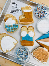 Load image into Gallery viewer, Winter Cookie Decorating Kit, Winter DIY Cookie Kit, (Large Cookies) ***INCLUDES 24 ITEMS*** With 4 Icing Bags &amp; 3 Deluxe Sprinkle!

