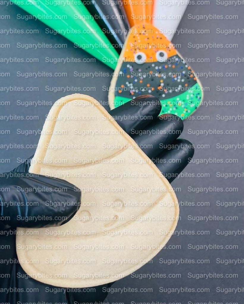 Halloween Cookie Decorating Kit, DIY Cookie Kit, (Large Cookies) ***INCLUDES 25 ITEMS*** With 4 Icing Bags & 4 Deluxe Sprinkle!