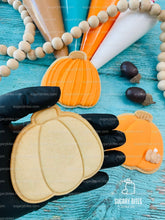 Load image into Gallery viewer, Fall Cookie Decorating Kit, Thanksgiving DIY Cookie Kit, (Large Cookies) ***INCLUDES 24 ITEMS*** With 4 Icing Bags &amp; 3 Deluxe Sprinkle!!
