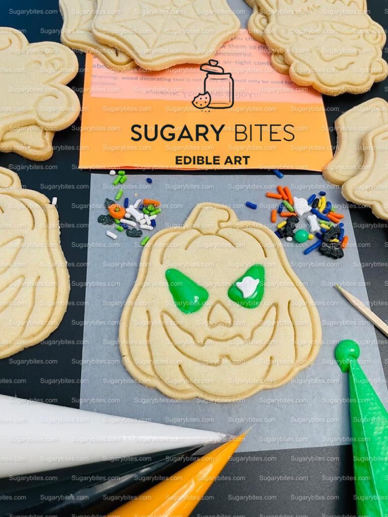 Halloween Cookie Decorating Kit, DIY Cookie Kit, (Large Cookies) ***INCLUDES 24 ITEMS*** With 4 Icing Bags & 3 Deluxe Sprinkle!