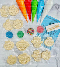 Load image into Gallery viewer, Cookie Decorating Kit, *INCLUDES 26 ITEMS* (Large Cookies) …… with 5 Icing bags and 3 Deluxe Sprinkles!
