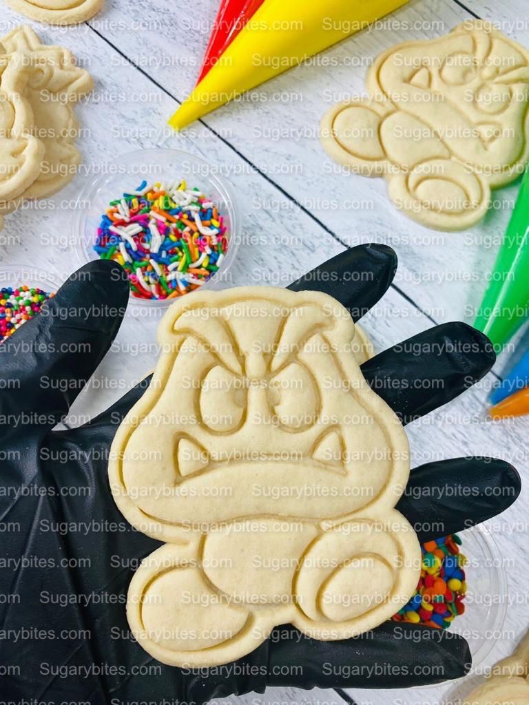 Cookie Decorating Kit, *INCLUDES 26 ITEMS* (Large Cookies) …… with 5 Icing bags and 3 Deluxe Sprinkles!… Plus 2 Bonus Cookies!