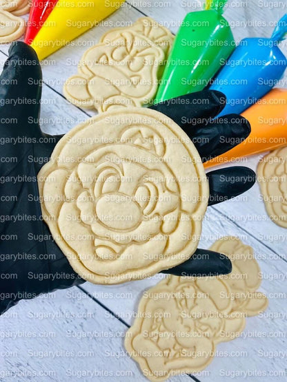 Cookie Decorating Kit, *INCLUDES 26 ITEMS* (Large Cookies) …… with 5 Icing bags and 3 Deluxe Sprinkles!… Plus 2 Bonus Cookies!