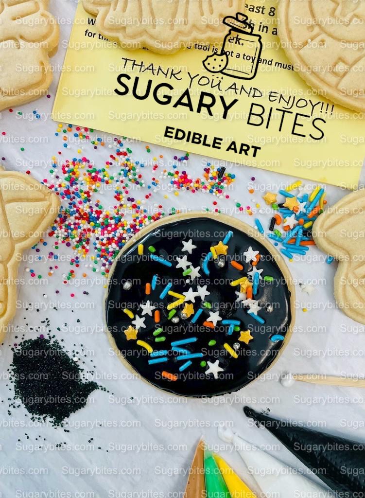 Cookie Decorating Kit, *INCLUDES 26 ITEMS* (Large Cookies) …… with 5 Icing bags and 3 Deluxe Sprinkles!!