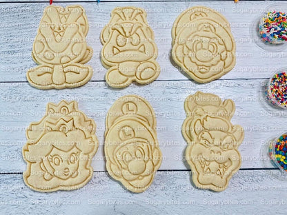 Cookie Decorating Kit, *INCLUDES 26 ITEMS* (Large Cookies) …… with 5 Icing bags and 3 Deluxe Sprinkles!… Plus 2 Bonus Cookies!