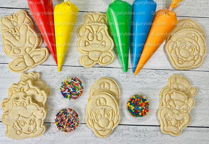 Cookie Decorating Kit, *INCLUDES 26 ITEMS* (Large Cookies) …… with 5 Icing bags and 3 Deluxe Sprinkles!… Plus 2 Bonus Cookies!