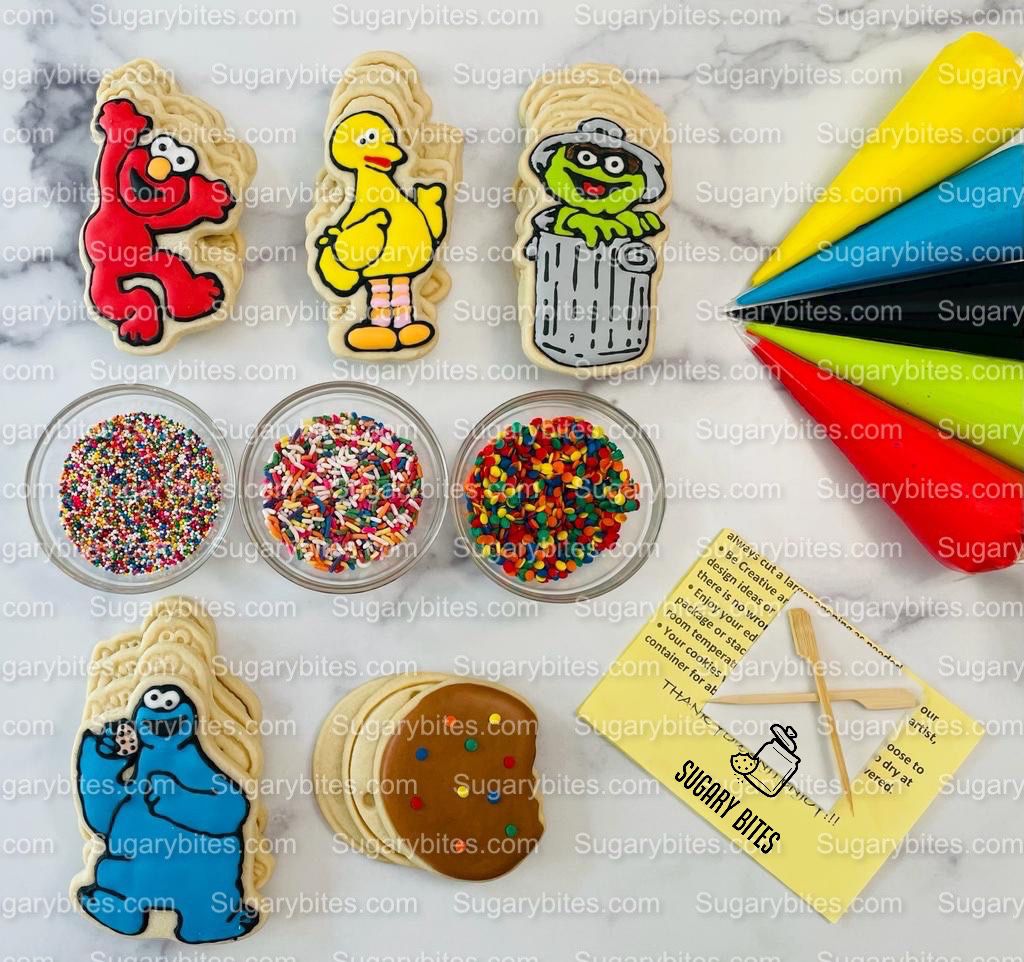 Cookie Decorating Kit, *INCLUDES 27 ITEMS* (Large Cookies) …… with 5 Icing bags and 3 Deluxe Sprinkles!… Plus 2 Bonus Cookies!