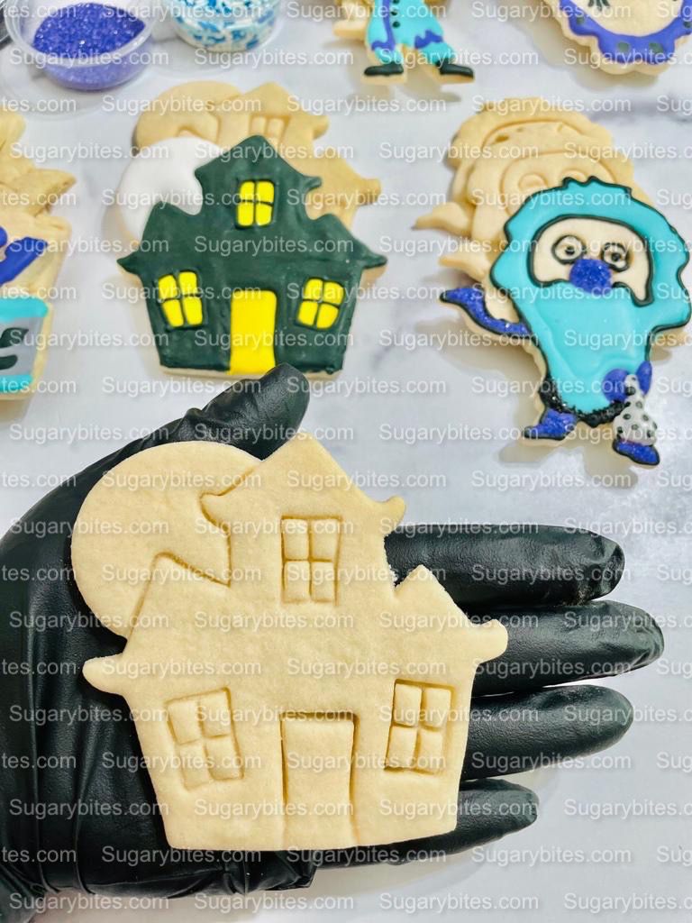 Halloween Cookie Decorating Kit, DIY Cookie Kit, (Large Cookies) ***INCLUDES 24 ITEMS*** With 4 Icing Bags & 3 Deluxe Sprinkle!