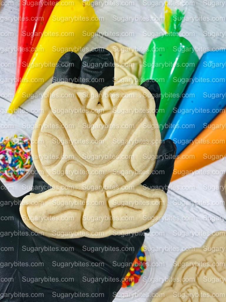 Cookie Decorating Kit, *INCLUDES 26 ITEMS* (Large Cookies) …… with 5 Icing bags and 3 Deluxe Sprinkles!… Plus 2 Bonus Cookies!