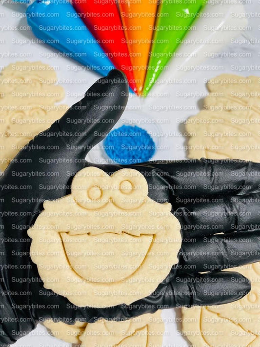 Cookie Decorating Kit, *INCLUDES 26 ITEMS* (Large Cookies) …… with 5 Icing bags and 3 Deluxe Sprinkles!