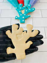 Load image into Gallery viewer, Under the Sea Cookie Decorating Kit, *INCLUDES 25 ITEMS* (Large Cookies) …… with 4 ICING bags and 4 Deluxe Sprinkles!
