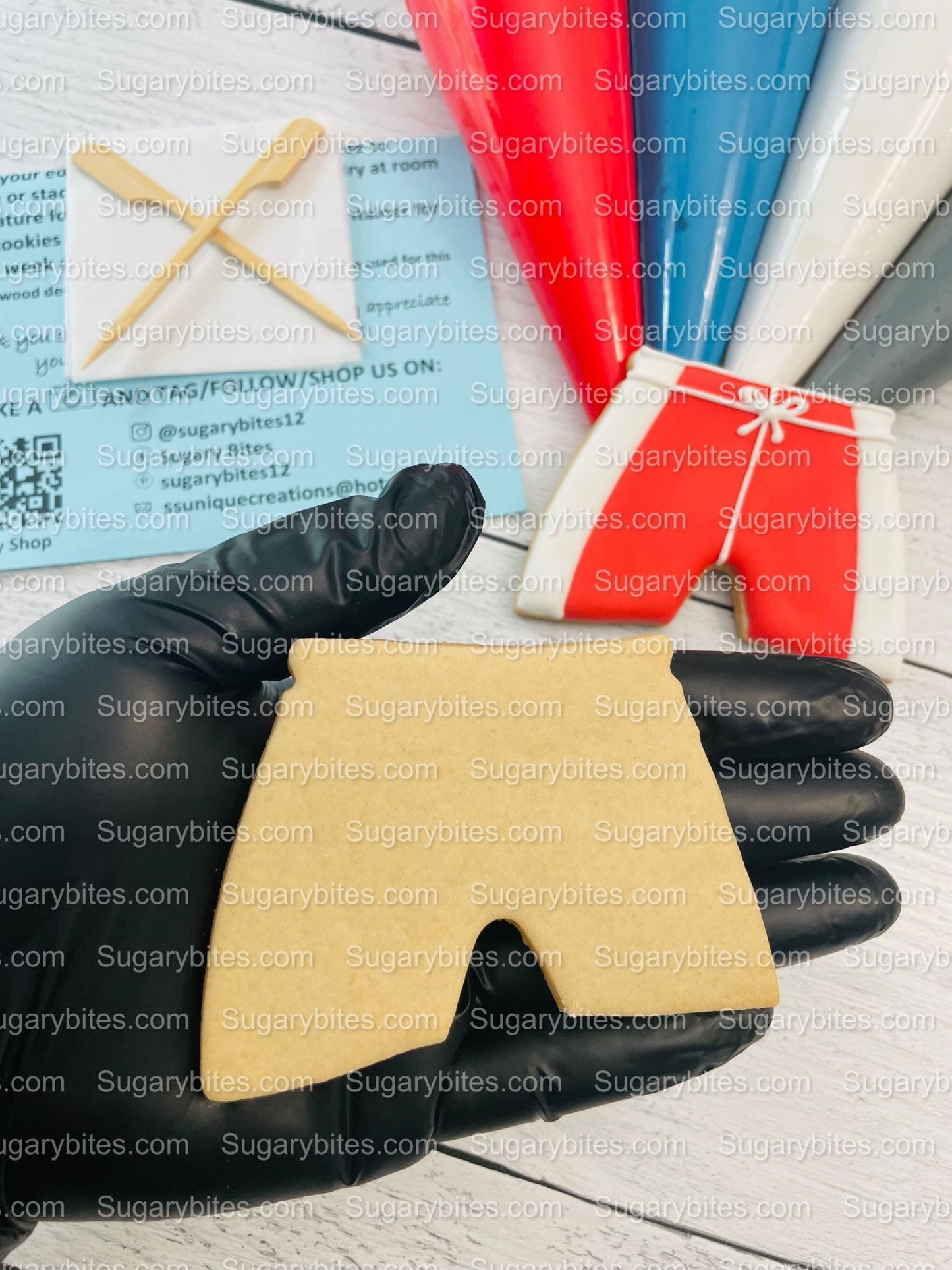 Shark Cookie Decorating Kit, *INCLUDES 24 ITEMS* (Large Cookies) …… with 4 ICING bags and 3 Deluxe Sprinkles!