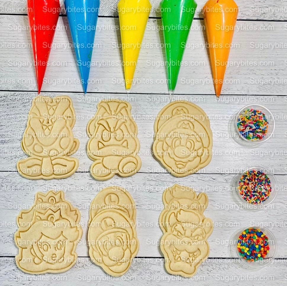 Cookie Decorating Kit, *INCLUDES 26 ITEMS* (Large Cookies) …… with 5 Icing bags and 3 Deluxe Sprinkles!… Plus 2 Bonus Cookies!