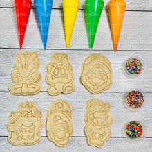Load image into Gallery viewer, Cookie Decorating Kit, *INCLUDES 26 ITEMS* (Large Cookies) …… with 5 Icing bags and 3 Deluxe Sprinkles!… Plus 2 Bonus Cookies!
