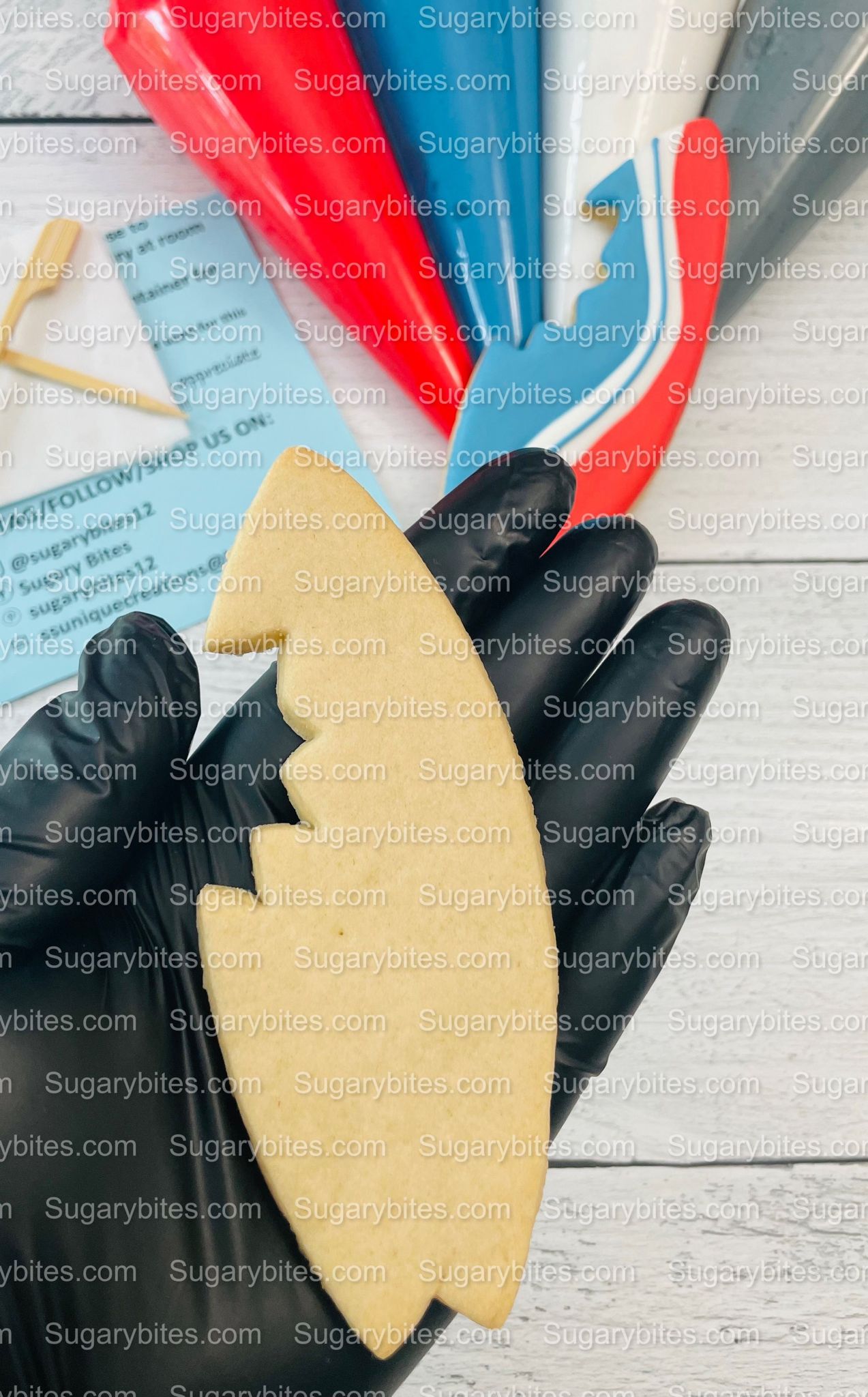 Shark Cookie Decorating Kit, *INCLUDES 24 ITEMS* (Large Cookies) …… with 4 ICING bags and 3 Deluxe Sprinkles!