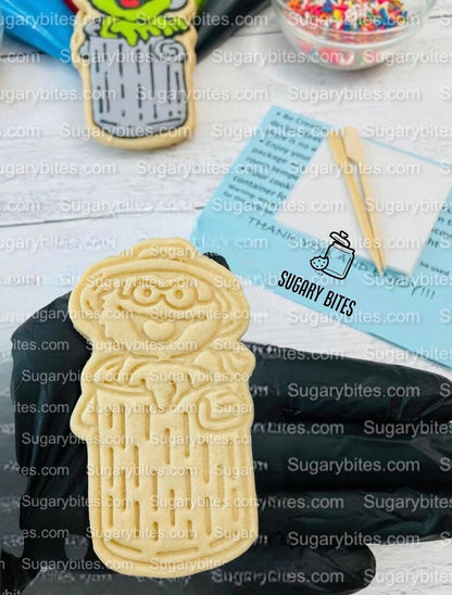 Cookie Decorating Kit, *INCLUDES 27 ITEMS* (Large Cookies) …… with 5 Icing bags and 3 Deluxe Sprinkles!… Plus 2 Bonus Cookies!