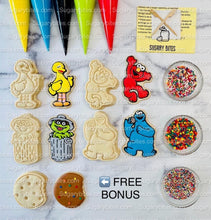 Load image into Gallery viewer, Cookie Decorating Kit, *INCLUDES 27 ITEMS* (Large Cookies) …… with 5 Icing bags and 3 Deluxe Sprinkles!… Plus 2 Bonus Cookies!
