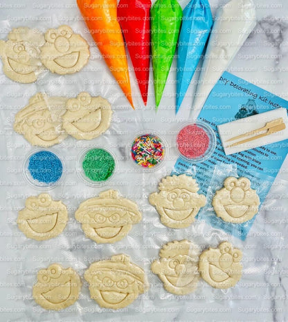 Cookie Decorating Kit, *INCLUDES 26 ITEMS* (Large Cookies) …… with 5 Icing bags and 3 Deluxe Sprinkles!